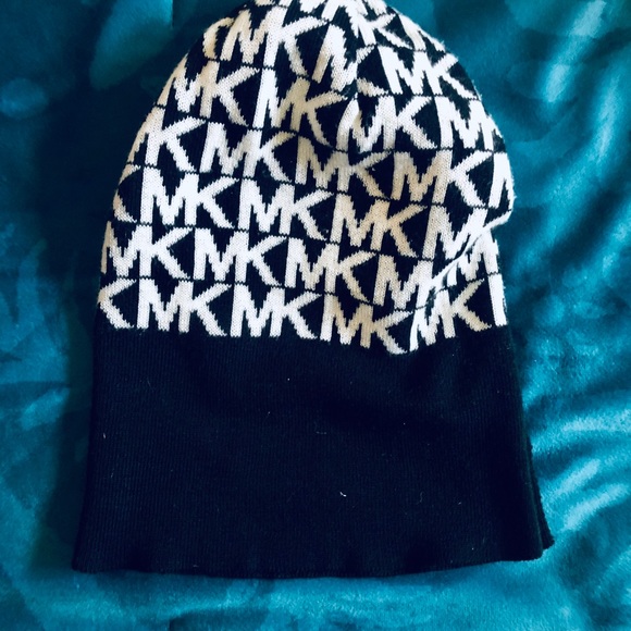 Michael Kors Winter Hat - Picture 3 of 3